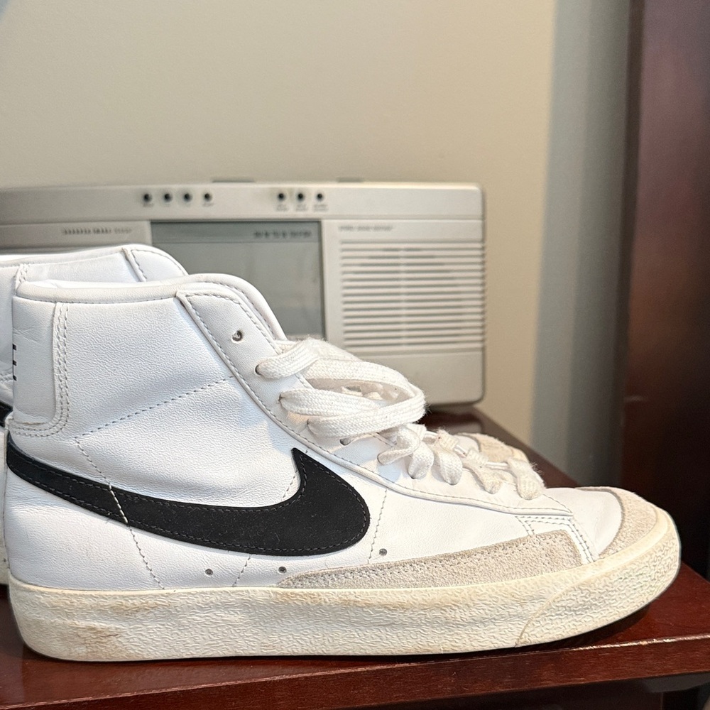 Nike White and Black High-Tops